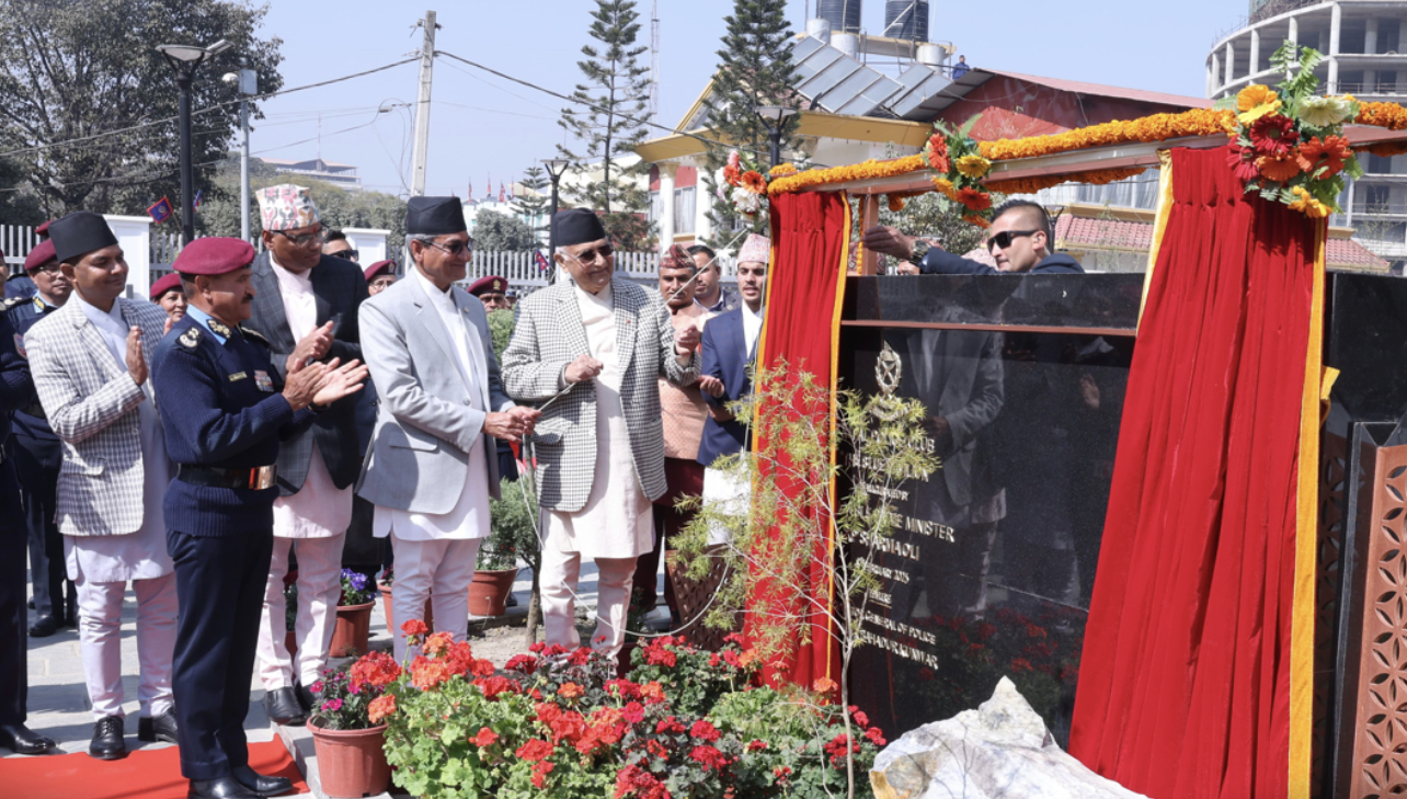 कुनै पनि प्रकारको दबाबमा नपरी काम गर्न नेपाल प्रहरीलाई प्रधानमन्त्रीको आग्रह