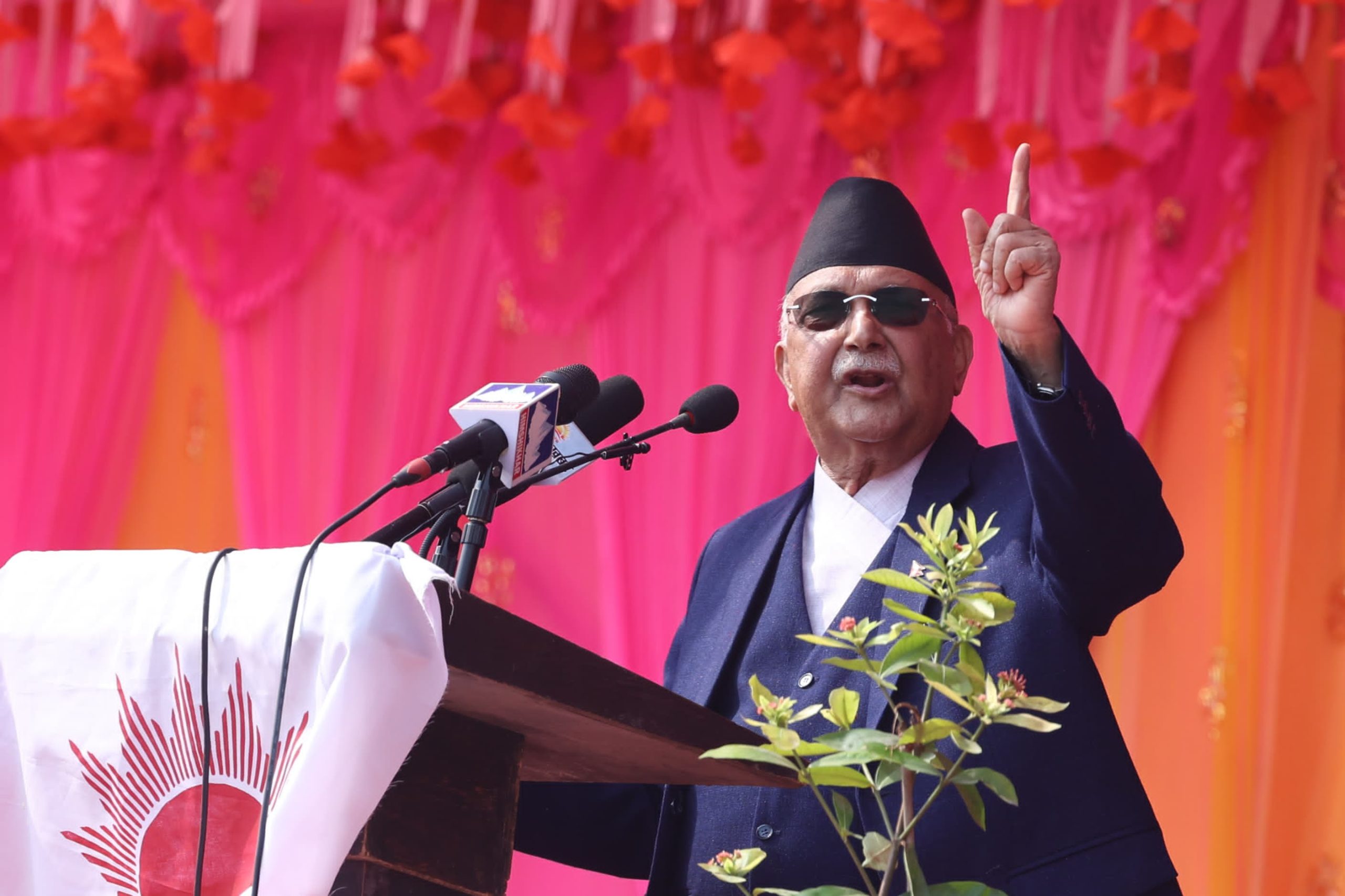 दमकमा एमालेको जागरणसभा देश स्थायित्व, विकास र सुशासनको बाटोमा अघि बढ्यो, जनताले फ्याँकिसकेको राजतन्त्र ब्युँतने भ्रम पाल्नु हुँदैन :  प्रधानमन्त्री ओली
