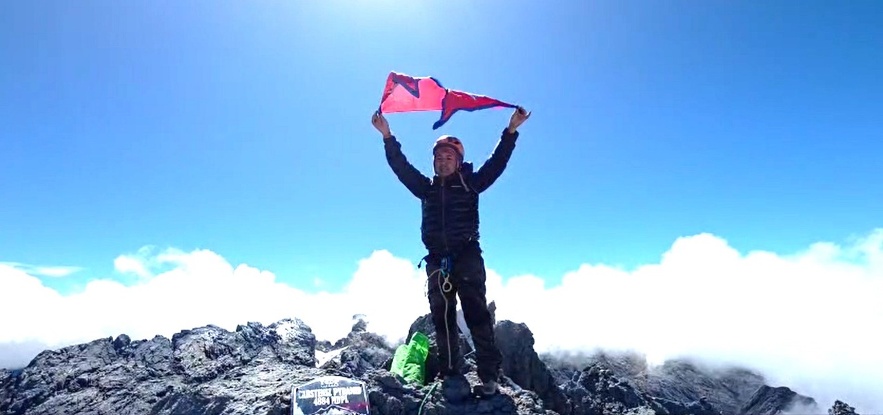 नेपालका प्रकाशराज पाण्डेद्वारा ओसिनियाको सबैभन्दा अग्लो हिमाल ‘कास्ट्रेन्स्ज पिरामिड’ सफल आरोहण