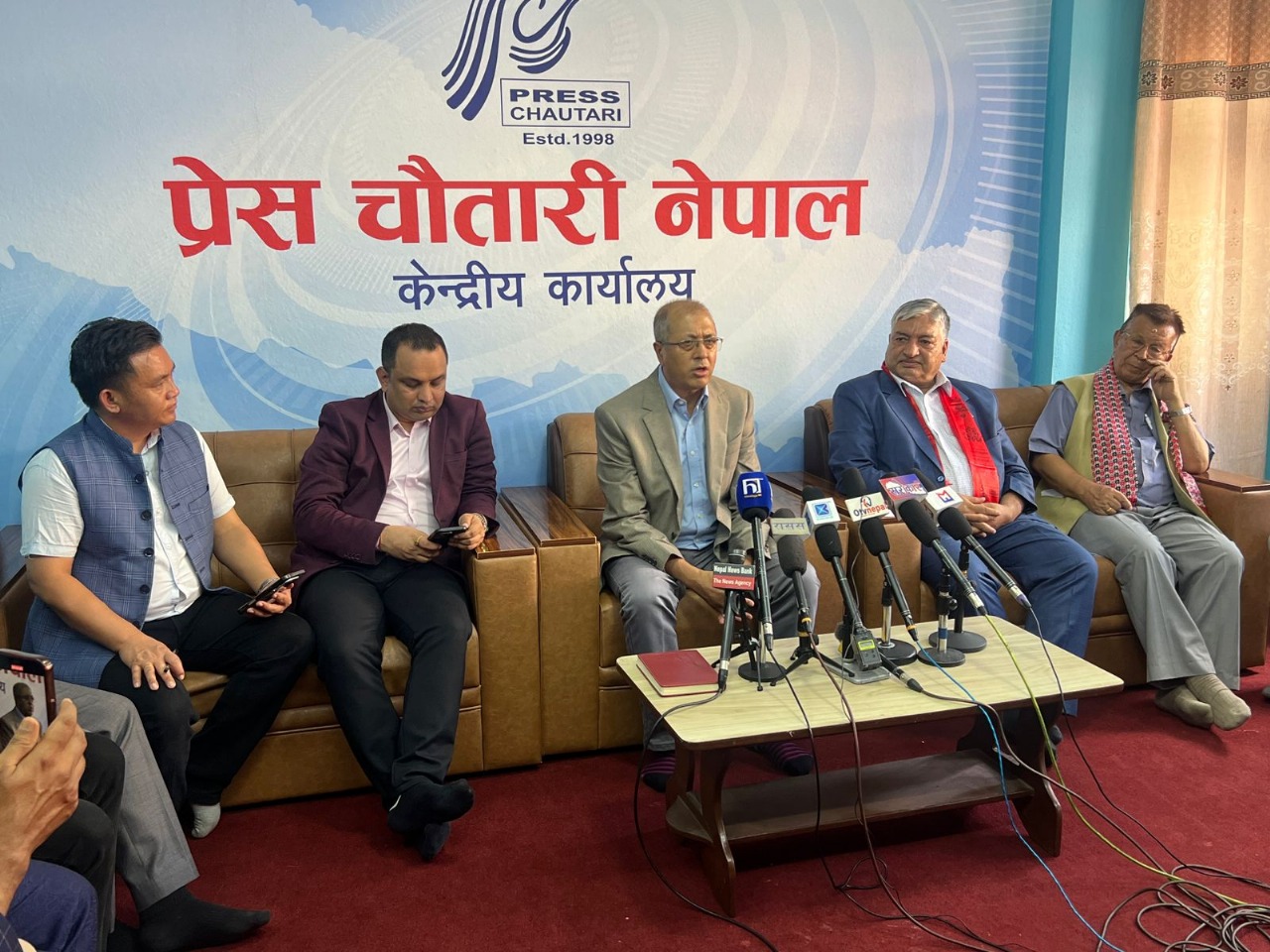 नेकपा एमाले स्थायी कमिटी सदस्य तथा वैदेशिक मामिलाका जानकार डा. राजन भट्टराईले सीमा विवादका विषयमा अडानमा कुनै पनि हालतमा सम्झौता गर्न नहुने धारणा व्यक्त