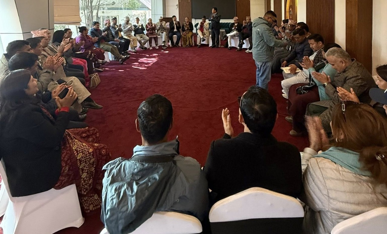 ‘दोलखा धमाका’ — एमाले महाधिवेशन अघि भक्तपुरमा भेला, प्रतिनिधिहरूको शक्ति प्रदर्शनले राजनीति तातियो