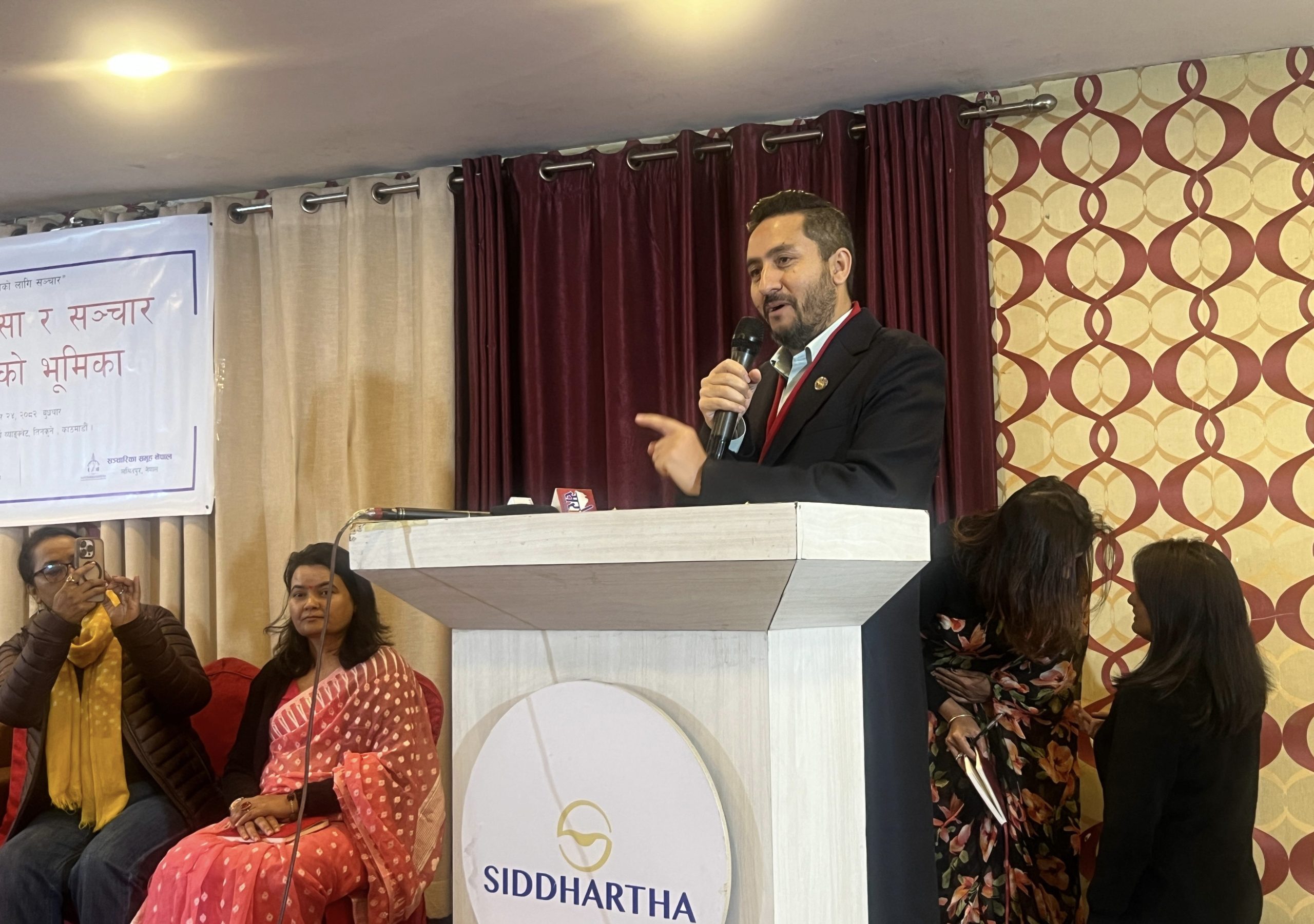 “डिजिटल हिंसा रोक्न सबै जुटौँ” — सञ्चारमन्त्री खरेलको कडा संदेश